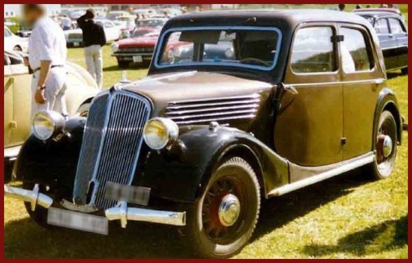 Une Renault Primaquatre